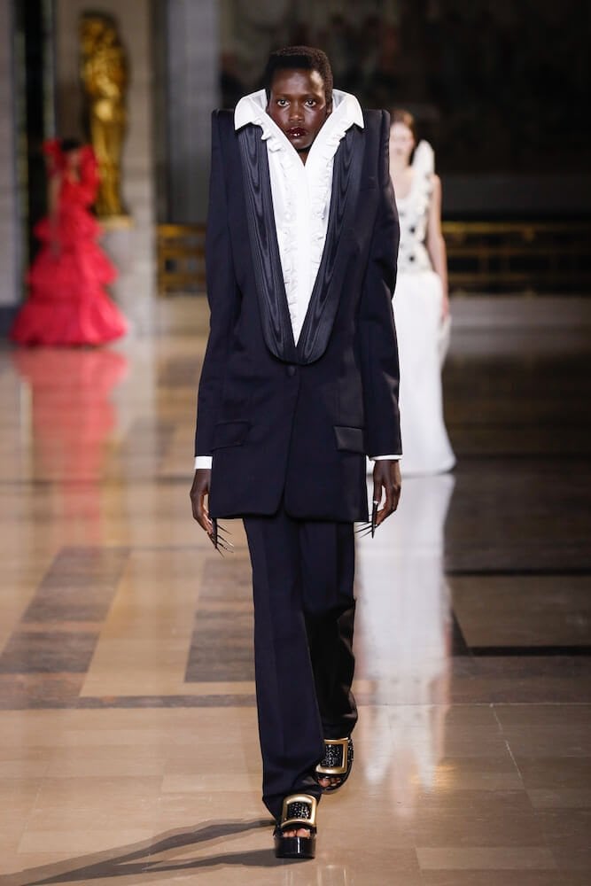 Viktor & Rolf: Couture SS22 - 10 Magazine